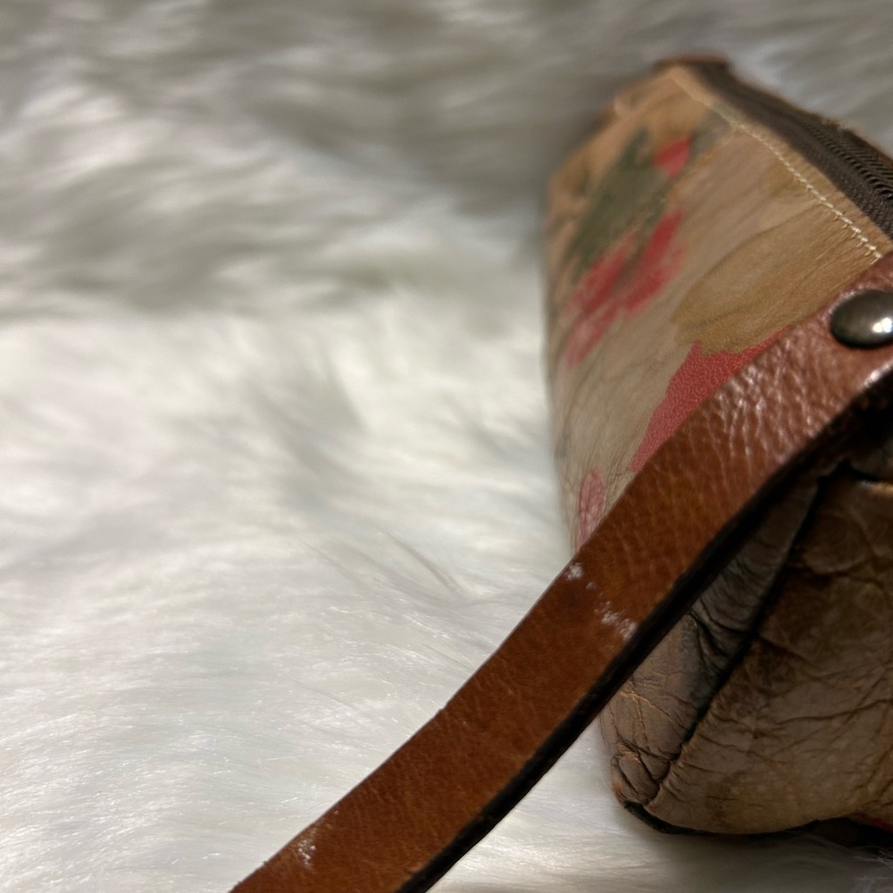 Patricia Nash Isla Oblong Italian Leather Floral Patterned Leather Wristlet - Picture 7 of 12